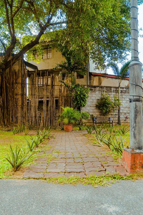 Yong'S Place At Isabelle De Valenzuela Манила Екстериор снимка